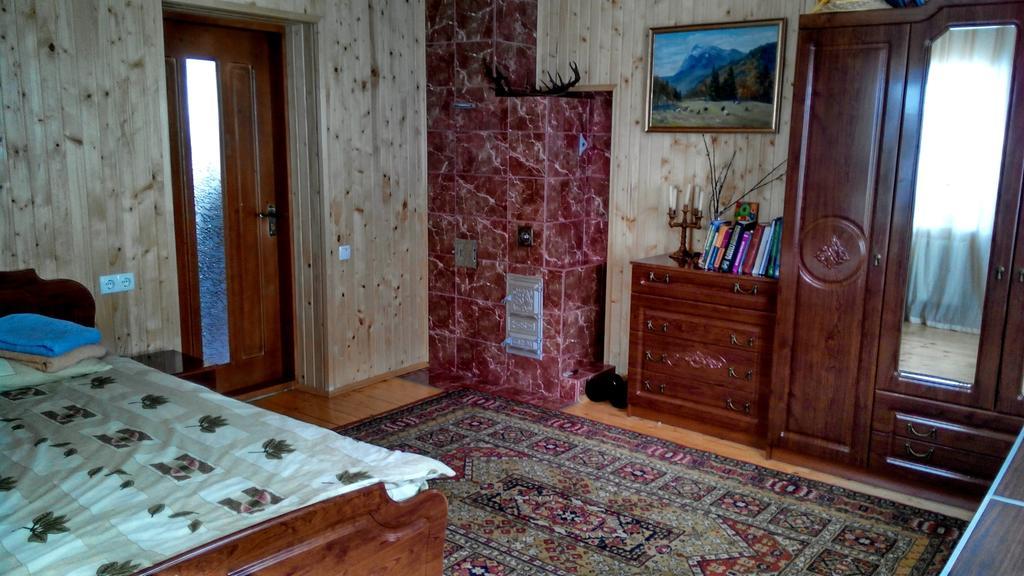 Cottage Ozerniy Lazeshchyna Bilik gambar