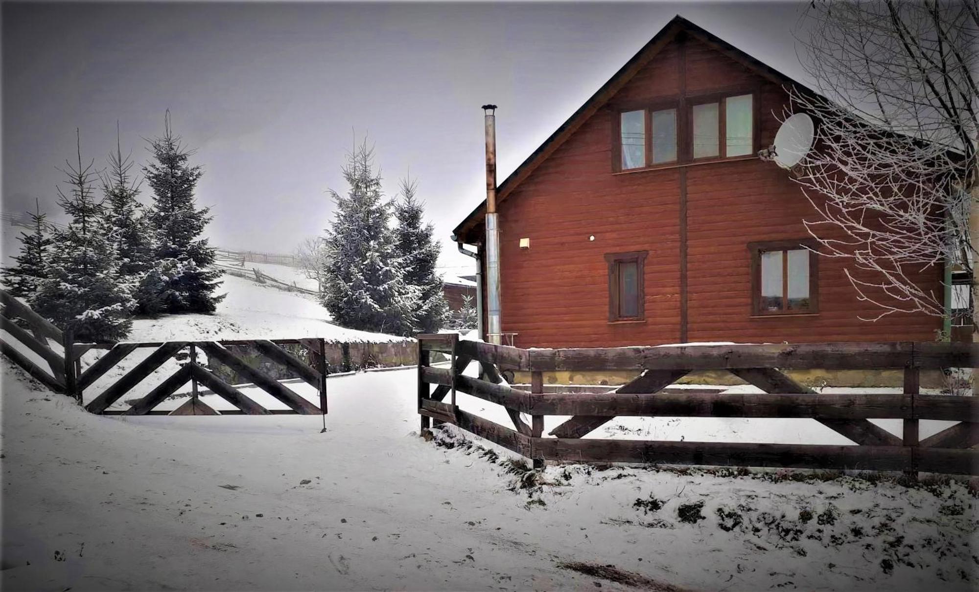Cottage Ozerniy Lazeshchyna Luaran gambar