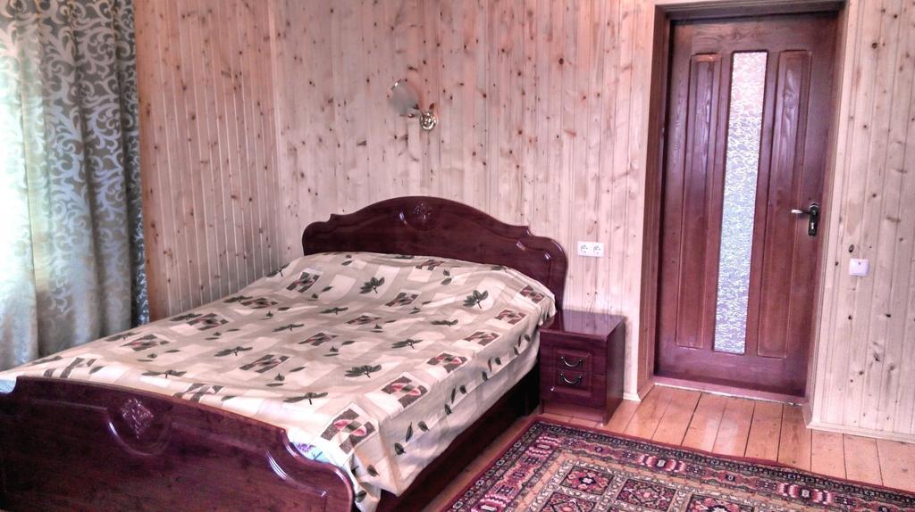 Cottage Ozerniy Lazeshchyna Bilik gambar