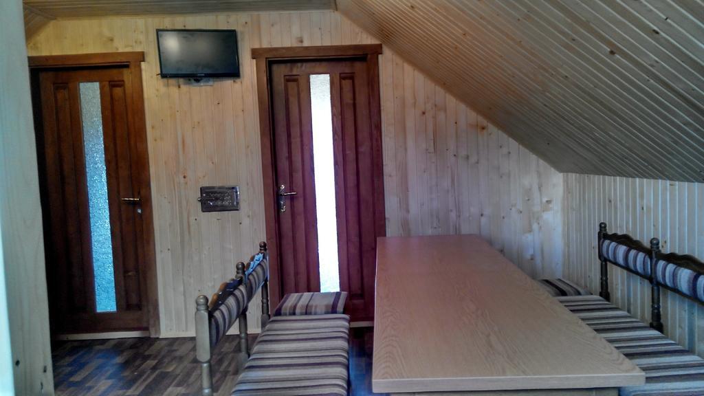 Cottage Ozerniy Lazeshchyna Bilik gambar